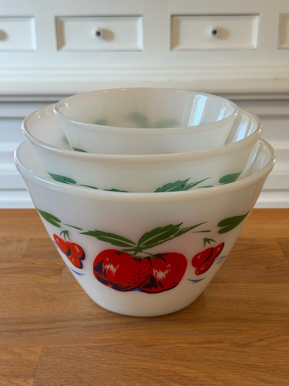 🍎 Vintage Fire King “Apples and Cherries” Splash-Proof Nesting Bowls | Set of 3